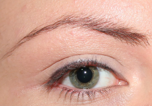 regolazione del tratto dell'eyeliner