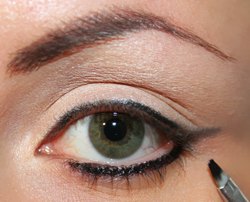 eyeliner in gel sotto l'occhio