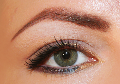 trucco di capodanno con eyeliner oro