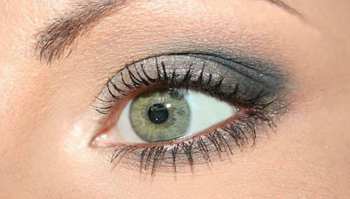 trucco-grigio-e-nero