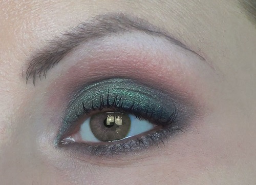 trucco-verde-per-gli-occhi-castani