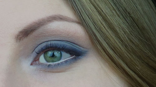 make up grigio occhi verdi capelli biondi