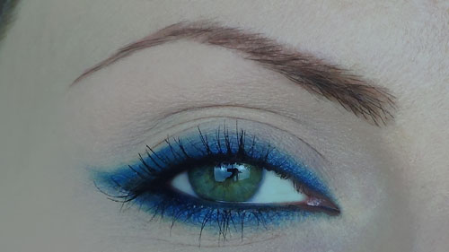 makeup occhi blu petrolio con codina