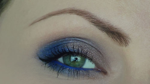 trucco blu per occhi scuri