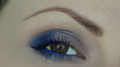 trucco blu per occhi scuri scuri