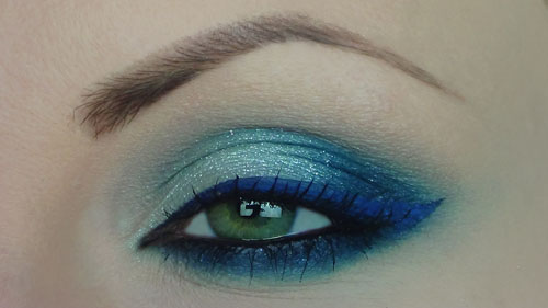 trucco per abito blu elettrico